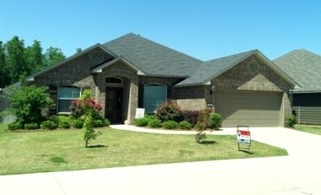 Building Photo - GATED COMMUNITY NEAR LSUS