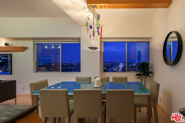 Foto del edificio - 1155 N La Cienega Blvd