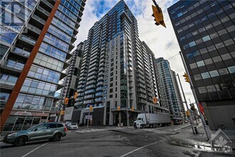 Building Photo - 180 George St