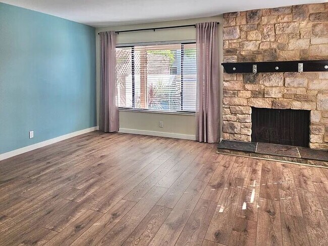 Foto del edificio - 8396 Sunbeam Cir