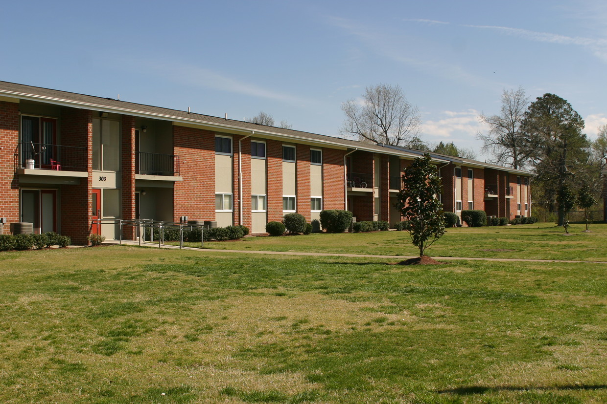 Building Photo - Cross Creek Apartments