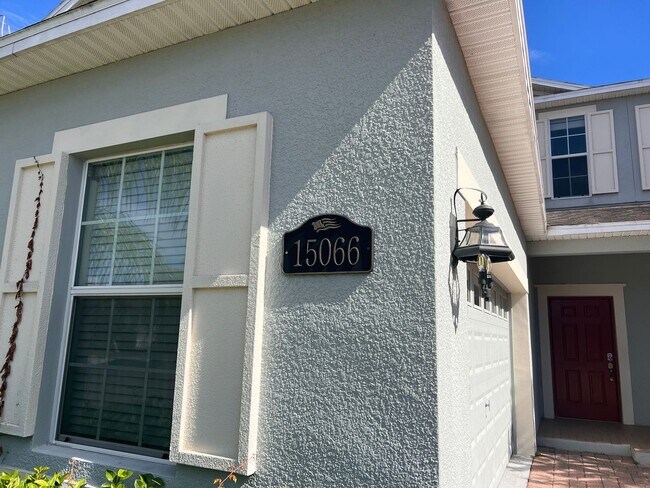 Foto del edificio - 4 bedroom 3.5 bath 2 story home at Indepen...