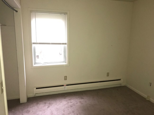 Building Photo - 204 1/2 Maple St