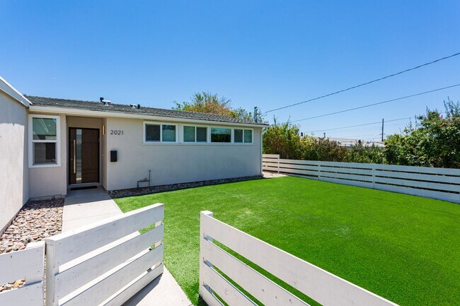Foto del edificio - Contemporary Birdland Residence