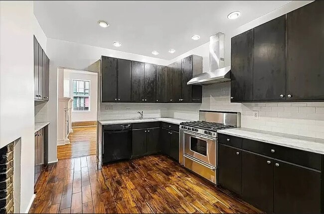 Building Photo - 510 Greenwich St