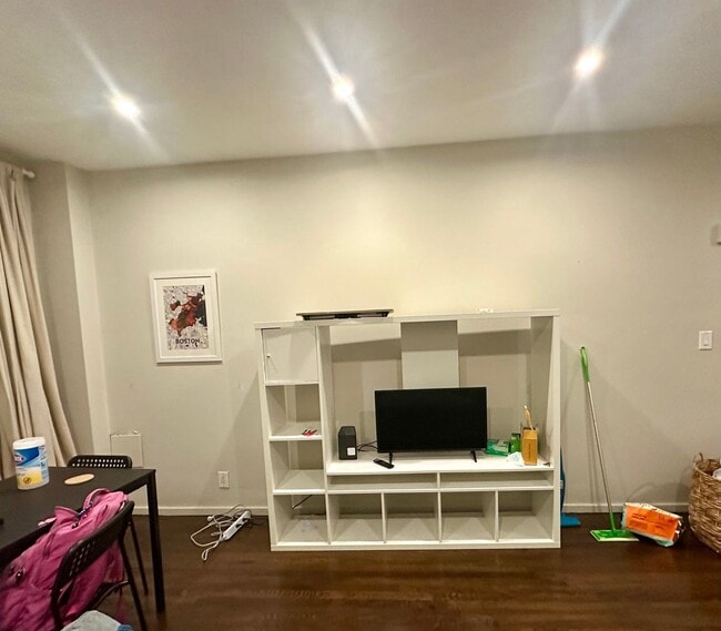 Photo - Charming 2 Bedroom- Apartment