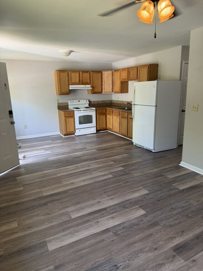 Foto del edificio - 2 bedrooms / 2 baths Duplex unit
