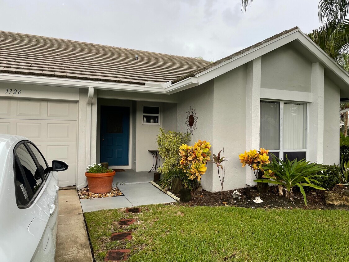 3326 SW Villa Pl, Palm City, FL 34990 Townhome Rentals in Palm City