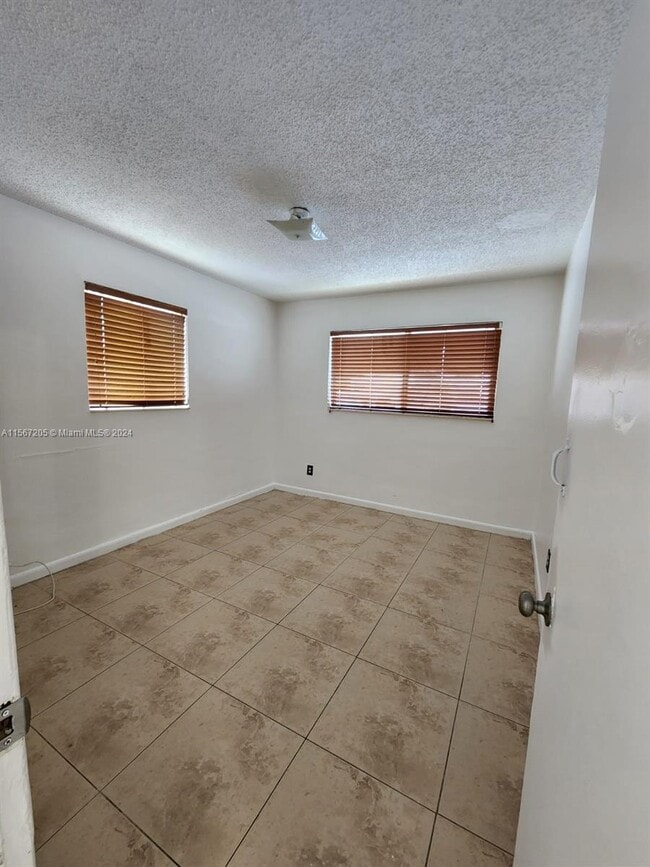 Building Photo - 932 Moffett St