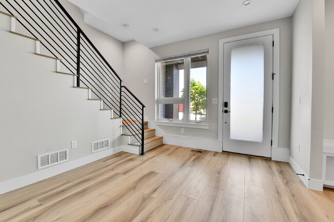 Foto del edificio - $2,895.00 - 2 Bed, 2.5 Bath Townhome in Prime Denver Location!