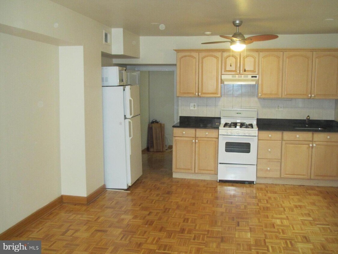 Primary Photo - 1220 Pine St
