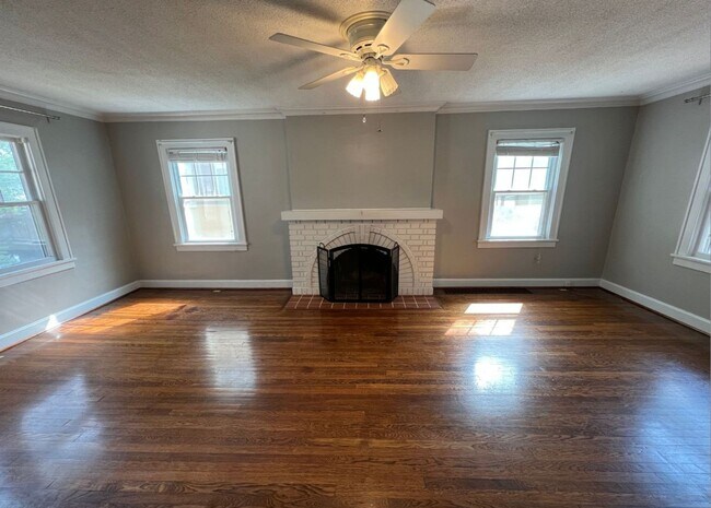 Building Photo - Charming 3-Bed Home Near Loose Park & Plaza!