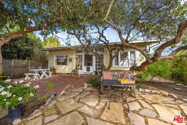 Foto del edificio - 2429 Beverley Ave