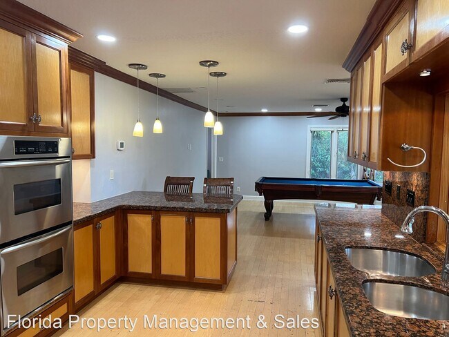 Foto del edificio - 4 br, 3 bath House - 675  West Tropical Way,
