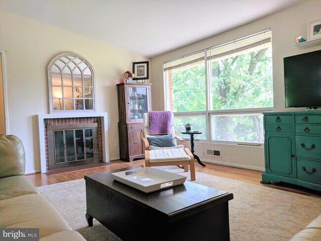 Foto del edificio - 6519 Byrnes Dr