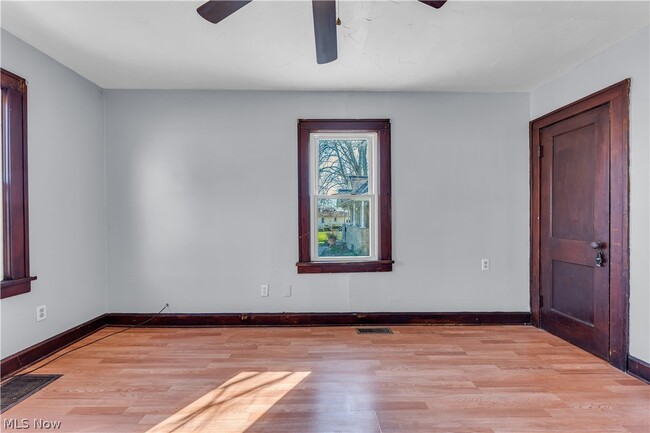 Building Photo - 1625 W 21st St