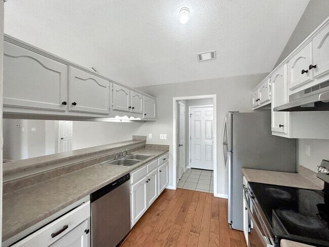 Foto del edificio - 9136 Bentley Woods Dr