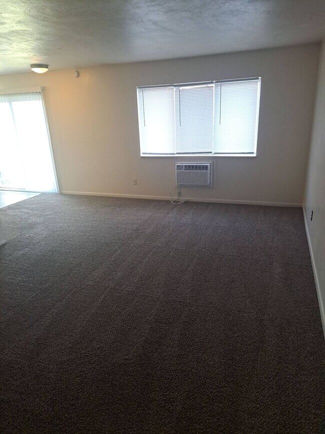 Foto del edificio - 1202 Lake Forest Dr