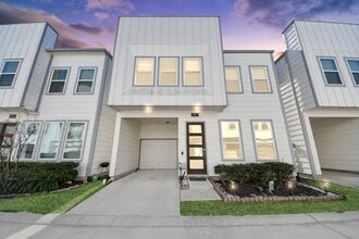 Building Photo - 9017 Lonestar Creekbend Ln