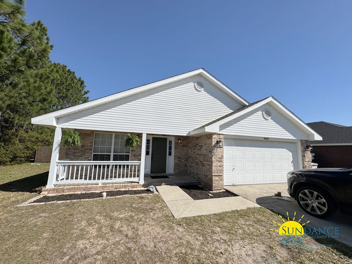 Primary Photo - Charming 3-Bedroom Home in Navarre – Prime...