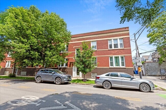 Building Photo - 2572 W Lyndale St