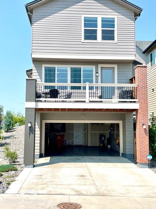Building Photo - 2 br, 2.5 bath House - 8991 Yates Dr.