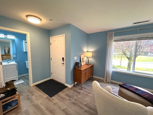 Building Photo - Updated 2 bedroom + loft, 2.5 bath DuPont Home