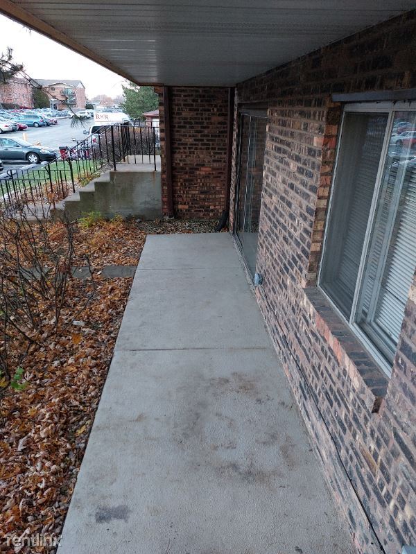 14001 James Dr, Crestwood, IL 60445 Condo for Rent in Crestwood, IL