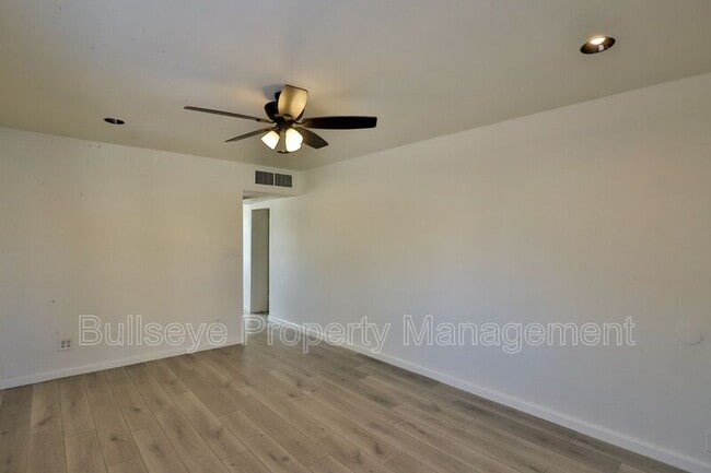 Building Photo - 4620 N 10th Pl