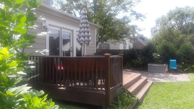 Building Photo - 4620 Vallacher Ave