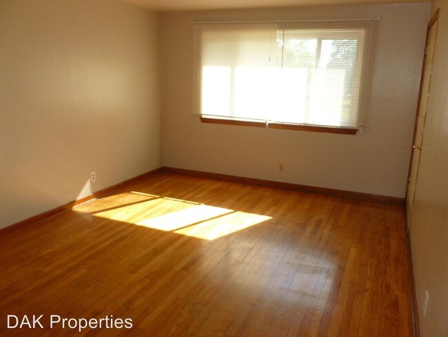 Building Photo - 8800 W Silver Spring Dr