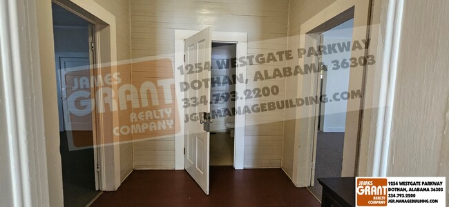 Foto del edificio - 2253 Denton Rd