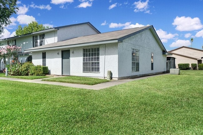 Foto del edificio - 1833 Country Village Blvd