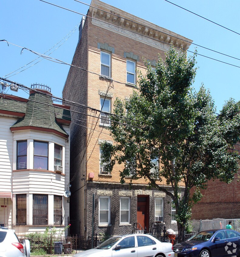 Building Photo - 304 43rd St