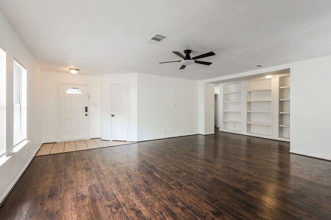 Foto del edificio - Spacious 3 bedroom only 8 miles from Randolph Air Force Base