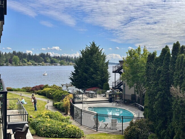 Building Photo - Rare Kirkland Condo on the Juanita Waterfront! Available August 1st, 2026!