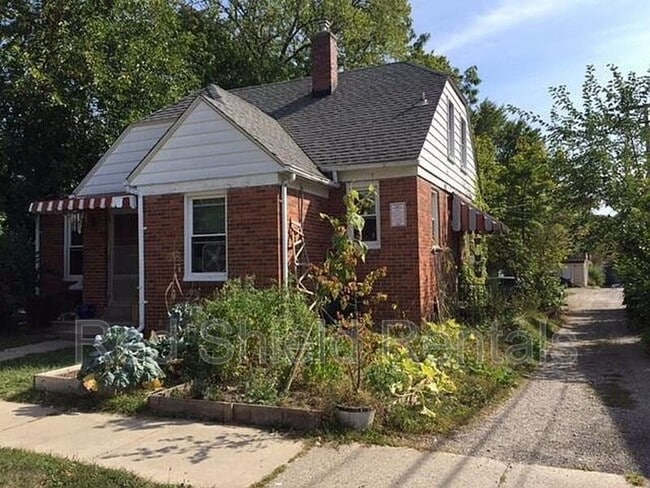 Photo - 210 Perrin St House