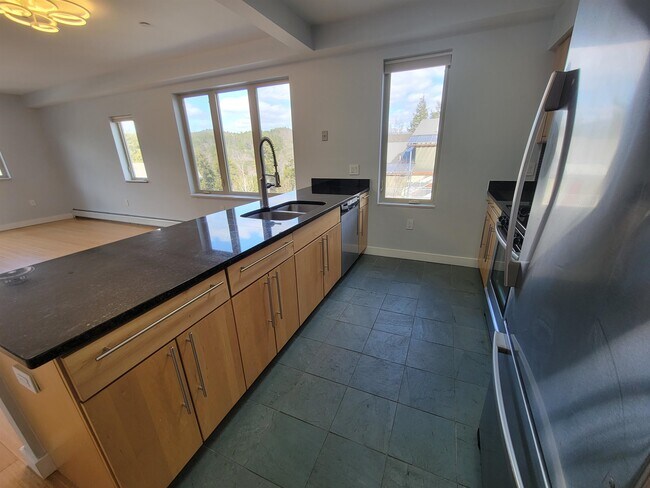 Building Photo - 7 Granite Ln