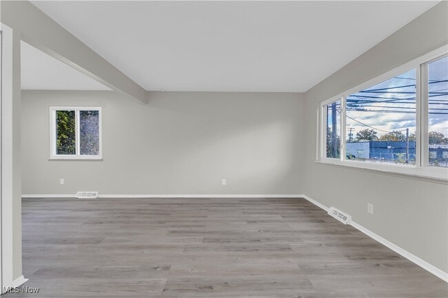 Foto del edificio - 1392 E 263rd St