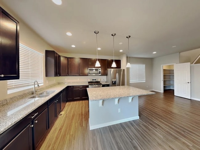 Foto del edificio - 11846 Olive St