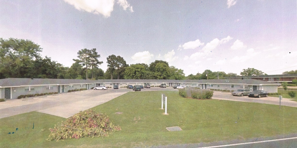 2500 Oliver Rd, Monroe, LA 71201 Apartments in Monroe, LA