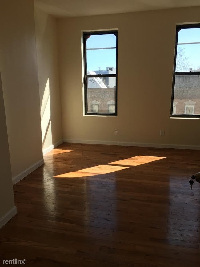 Building Photo - 1223 Halsey St
