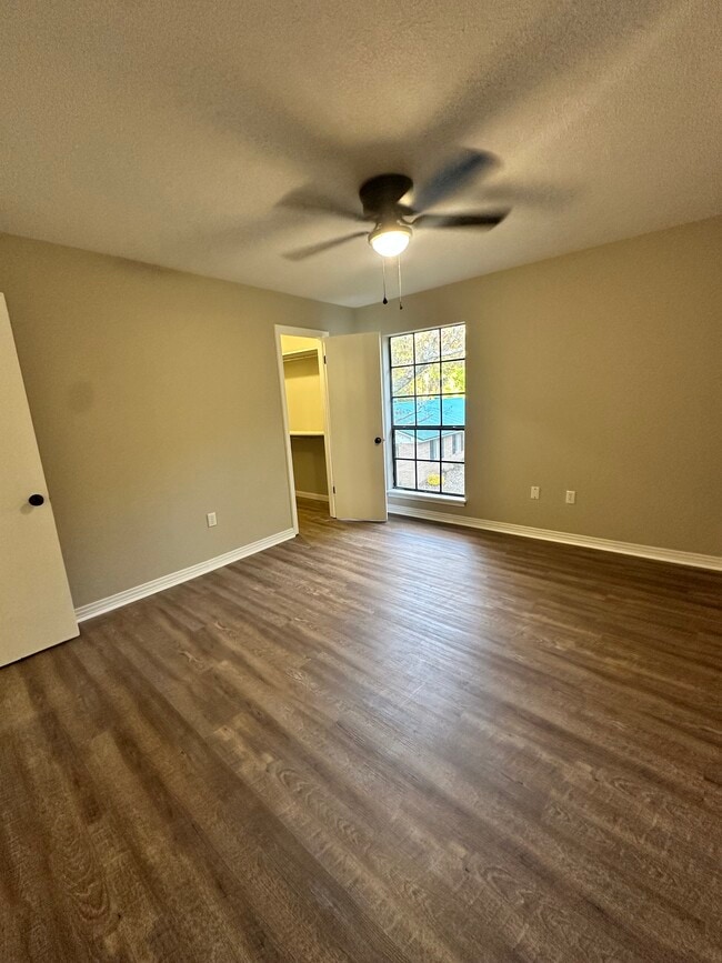 Building Photo - 20 Knights Cove