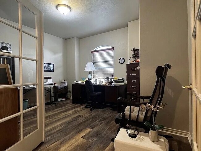 Foto del edificio - 2684 Cinnabar Rd