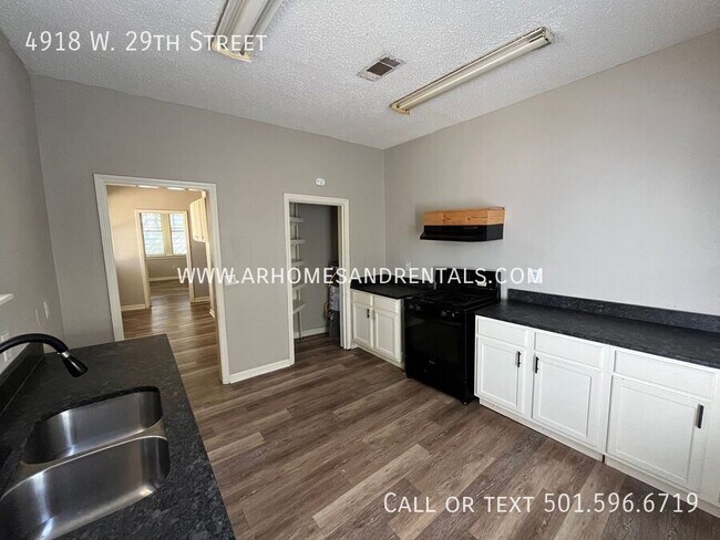 Foto del edificio - 4918 W 29th St