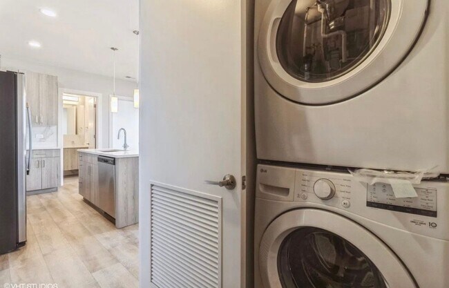 Foto del edificio - 3729 W Belmont Ave
