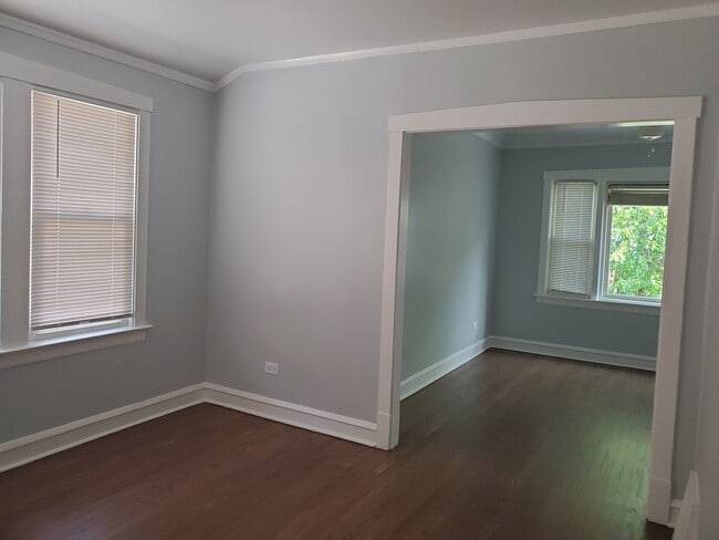 Building Photo - 5222 N Ludlam Ave