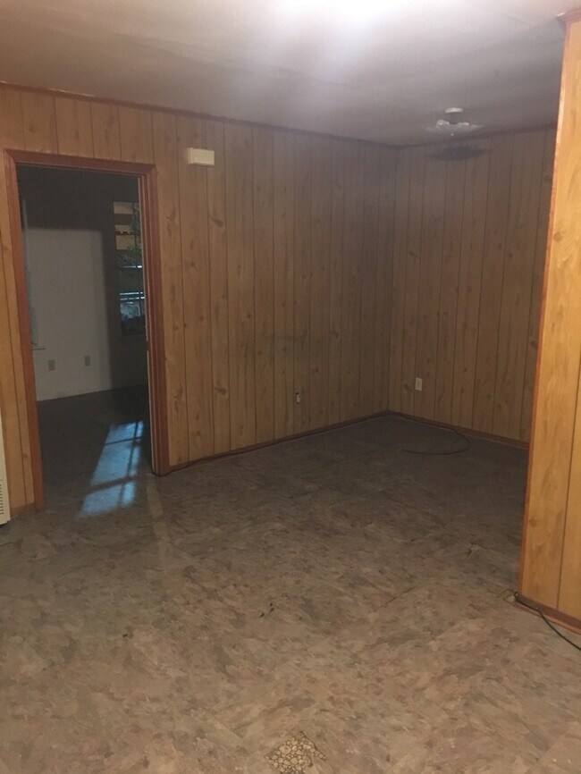 Building Photo - 1 bedroom efficiency