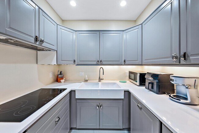 Building Photo - 2773 S Ocean Blvd