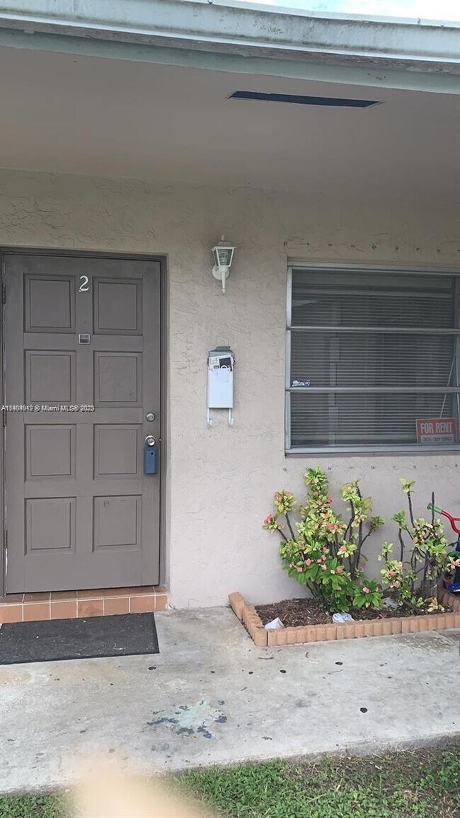 Foto del edificio - 230 NE 40th St